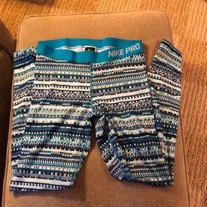 NWT Nike women’s Nike Pro exercise leggings size L